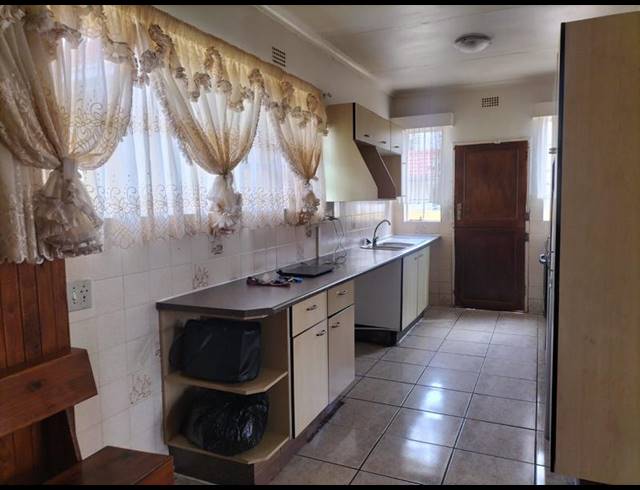 4 BEDROOM HOUSE FOR SALE IN BIRCHLEIGH NORTH